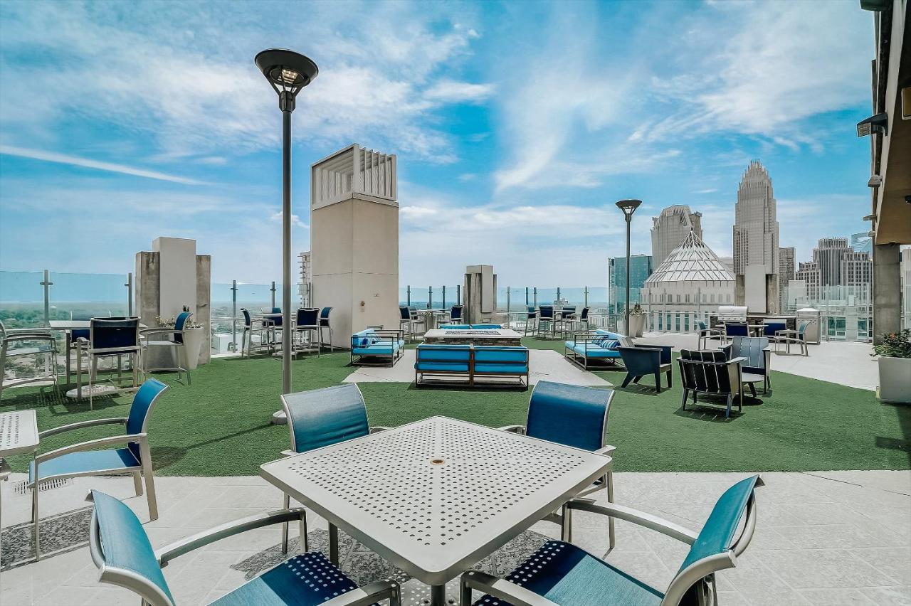 Frontdesk Skyhouse Apts Uptown Charlotte Apartamento Exterior foto